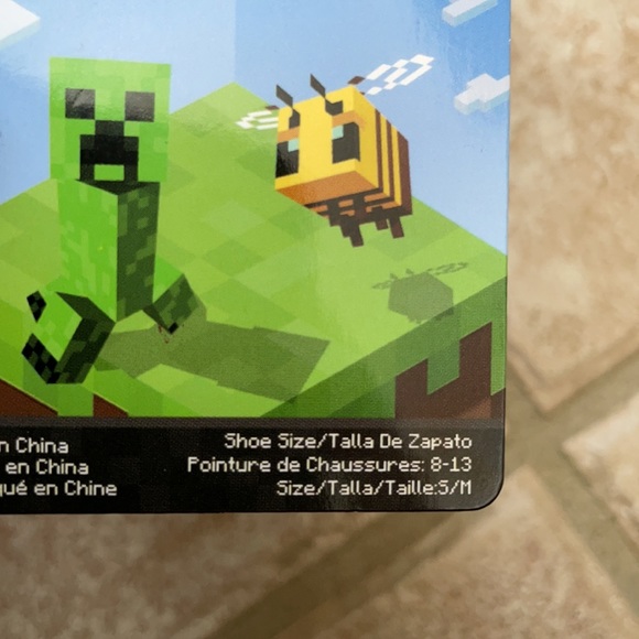 Minecraft Creeper TNT Snuggle Toes Slipper Socks - Picture 6 of 13